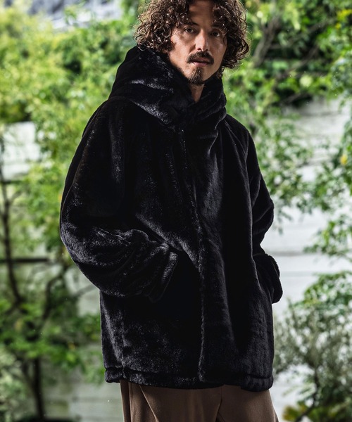 CAMBIO(カンビオ)の「mj11656- Short Fake Fur Hooded Poncho フードポンチョ(MIU-262-003)(その他アウター・メンズ・ブラック/チャコール・L/M/S)」の3枚目の写真