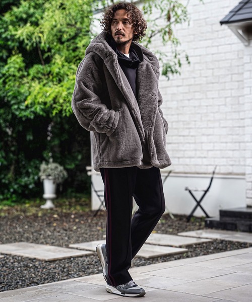 CAMBIO(カンビオ)の「mj11656- Short Fake Fur Hooded Poncho フードポンチョ(MIU-262-003)(その他アウター・メンズ・ブラック/チャコール・L/M/S)」の9枚目の写真