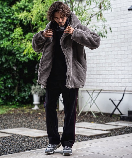 CAMBIO(カンビオ)の「mj11656- Short Fake Fur Hooded Poncho フードポンチョ(MIU-262-003)(その他アウター・メンズ・ブラック/チャコール・L/M/S)」の10枚目の写真