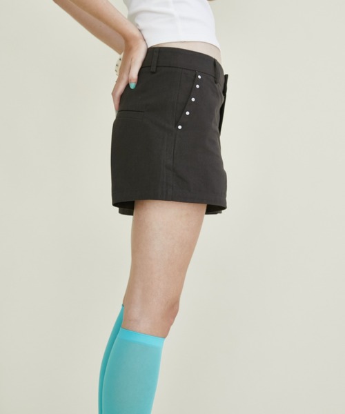 Rohwel（ローウェル）の「Stud Detail Short Pants / スタッズディテールショートパンツ（その他パンツ・レディース・ホワイト/チャコールグレー/ベージュ・FREE）」の9枚目の写真