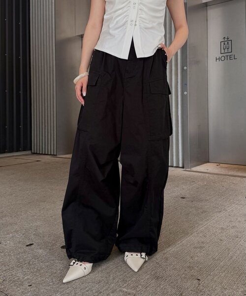 mline（エムライン）の「[mline]スタッズカーゴパンツ（その他パンツ・レディース・ブラック・1/2）」の4枚目の写真