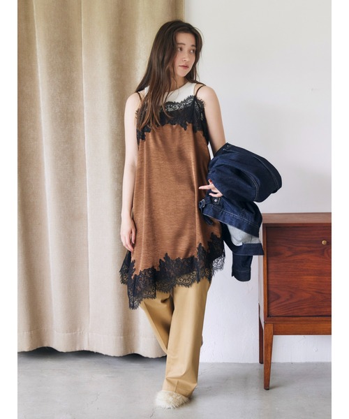Ungrid(アングリッド)の「レースミドル丈サテンキャミワンピース(ワンピース・レディース・ブラウン/ブラック/イエロー/オフホワイト・FREE)」の10枚目の写真