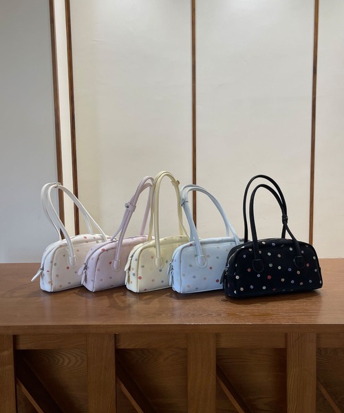FINEnough(ファインナフ)の「カラフルドットボストンバッグ(ショルダーバッグ・レディース・イエロー/ブラック/ホワイト/ブルー/ピンク・FREE)」の11枚目の写真