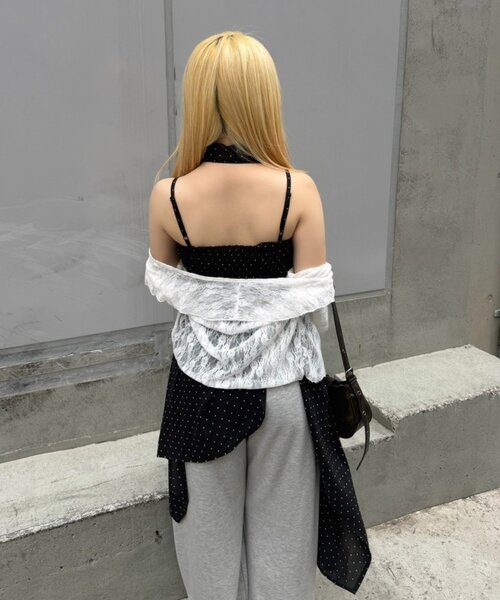 continuer de NICE CLAUP(コンティニューデナイスクラップ)の「ラッフルレースボレロカーディガン(シャツ/ブラウス・レディース・オフホワイト/ブラック・FREE)」の4枚目の写真