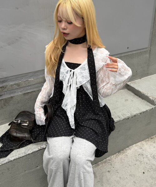 continuer de NICE CLAUP(コンティニューデナイスクラップ)の「ラッフルレースボレロカーディガン(シャツ/ブラウス・レディース・オフホワイト/ブラック・FREE)」の6枚目の写真