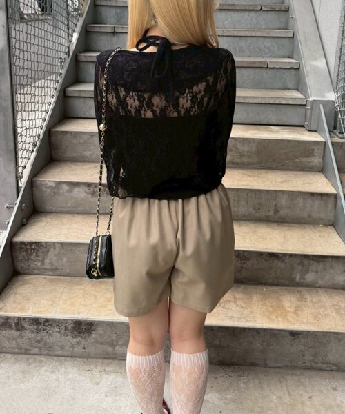 continuer de NICE CLAUP(コンティニューデナイスクラップ)の「ラッフルレースボレロカーディガン(シャツ/ブラウス・レディース・オフホワイト/ブラック・FREE)」の9枚目の写真