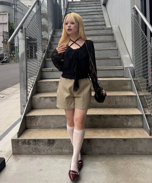 continuer de NICE CLAUP(コンティニューデナイスクラップ)の「ラッフルレースボレロカーディガン(シャツ/ブラウス・レディース・オフホワイト/ブラック・FREE)」の10枚目の写真