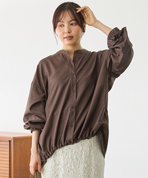 LAVEANGE(ラビアンジェ)の「裾ドロストバンドカラーブラウス|長袖/ギャザー/ゆったり/体型カバー/シャツ(シャツ/ブラウス・レディース・ブラウン/ブラック・4L/3L/LL/M/5L)」の4枚目の写真
