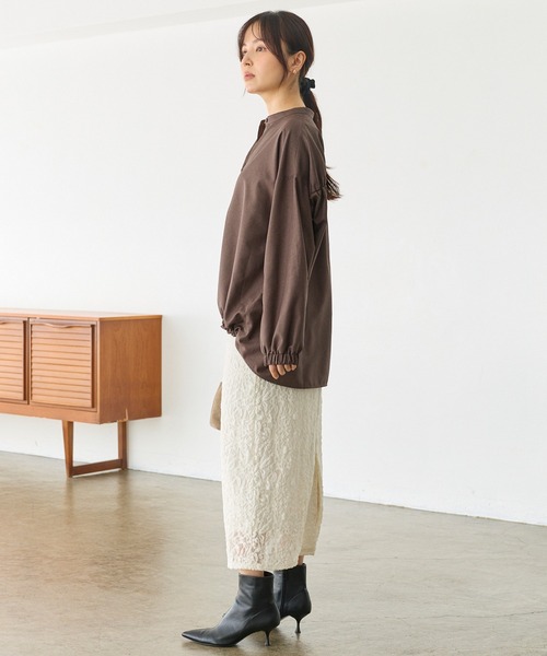 LAVEANGE(ラビアンジェ)の「裾ドロストバンドカラーブラウス|長袖/ギャザー/ゆったり/体型カバー/シャツ(シャツ/ブラウス・レディース・ブラウン/ブラック・4L/3L/LL/M/5L)」の13枚目の写真