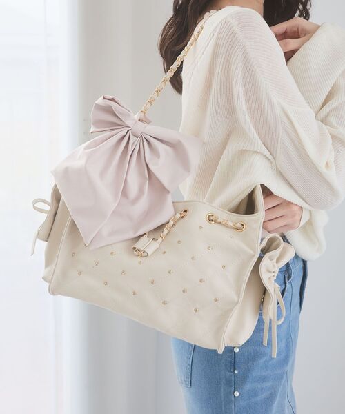 MAJESTIC LEGON(マジェスティックレゴン)の「2WAYリボンキルティングバッグ(ショルダーバッグ・レディース・アイボリー/ブラック・FREE)」の5枚目の写真