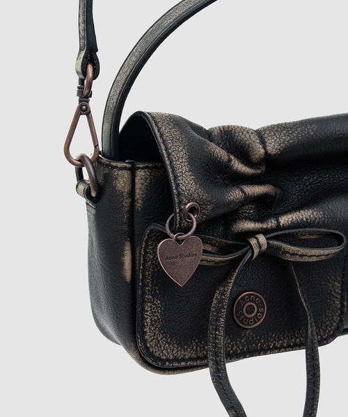 Acne Studios(アクネストゥディオズ)の「Multipocket Micro Crossbody Vintage(ショルダーバッグ・レディース・その他・ONE SIZE)」の3枚目の写真