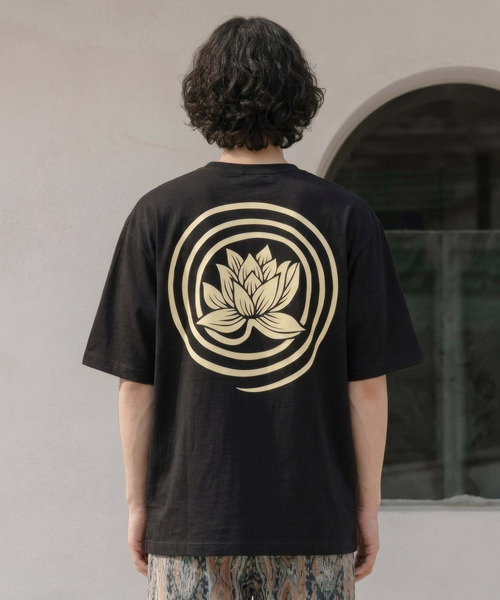 ZIP FIVE(ジップファイブ)の「エスニック Tシャツ ハス(蓮)(Tシャツ/カットソー・メンズ・ネイビー系/カーキ系/ホワイト/ブラック/ベージュ/キナリ/ブラウン/スミクロ・MEDIUM/LARGE/X-LARGE)」の3枚目の写真