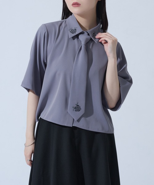 Ellno de Mavie（エルノデメヴィ）の「ネクタイ付きローズシシュウシャツ（シャツ/ブラウス・レディース・グレー系その他/ブラック・FREE）」の22枚目の写真