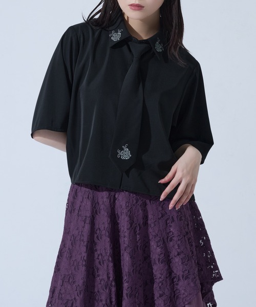 Ellno de Mavie（エルノデメヴィ）の「ネクタイ付きローズシシュウシャツ（シャツ/ブラウス・レディース・グレー系その他/ブラック・FREE）」の6枚目の写真
