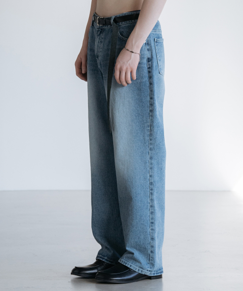 DECOROSO（デコローゾ）の「ウォッシングレギュラーワイドデニムパンツ [ミッドブルー]（デニムパンツ・メンズ・その他・MEDIUM/LARGE/X-LARGE）」の2枚目の写真