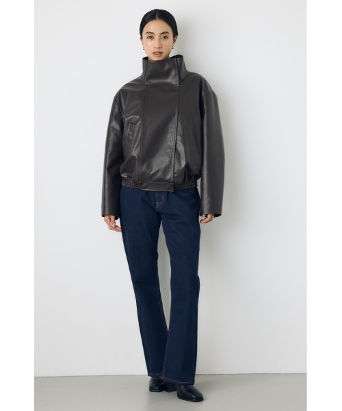 AZUL by moussy(アズールバイマウジー)の「【VERY10月号掲載】【セットアップ対応】AZUL DENIM セミフレアデニム ジーンズ 秋服 ロングパンツ スタイルアップ【身長/骨格別着用画像あり】(デニムパンツ・レディース・ブルー/ワンウォッシュ/ブラウン・27inch/23inch/26inch/25inch/24inch)」の4枚目の写真