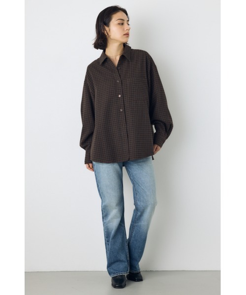 AZUL by moussy(アズールバイマウジー)の「【VERY10月号掲載】【セットアップ対応】AZUL DENIM セミフレアデニム ジーンズ 秋服 ロングパンツ スタイルアップ【身長/骨格別着用画像あり】(デニムパンツ・レディース・ブルー/ワンウォッシュ/ブラウン・27inch/23inch/26inch/25inch/24inch)」の11枚目の写真
