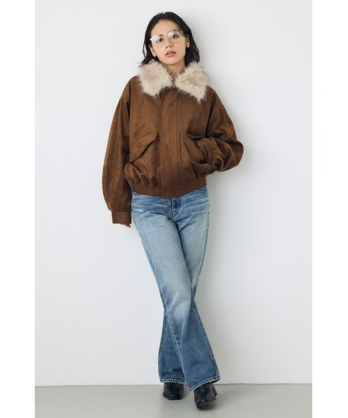 AZUL by moussy(アズールバイマウジー)の「【VERY10月号掲載】【セットアップ対応】AZUL DENIM セミフレアデニム ジーンズ 秋服 ロングパンツ スタイルアップ【身長/骨格別着用画像あり】(デニムパンツ・レディース・ブルー/ワンウォッシュ/ブラウン・27inch/23inch/26inch/25inch/24inch)」の12枚目の写真