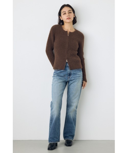 AZUL by moussy(アズールバイマウジー)の「【VERY10月号掲載】【セットアップ対応】AZUL DENIM セミフレアデニム ジーンズ 秋服 ロングパンツ スタイルアップ【身長/骨格別着用画像あり】(デニムパンツ・レディース・ブルー/ワンウォッシュ/ブラウン・27inch/23inch/26inch/25inch/24inch)」の13枚目の写真