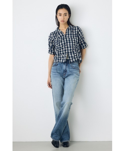 AZUL by moussy(アズールバイマウジー)の「【VERY10月号掲載】【セットアップ対応】AZUL DENIM セミフレアデニム ジーンズ 秋服 ロングパンツ スタイルアップ【身長/骨格別着用画像あり】(デニムパンツ・レディース・ブルー/ワンウォッシュ/ブラウン・27inch/23inch/26inch/25inch/24inch)」の14枚目の写真