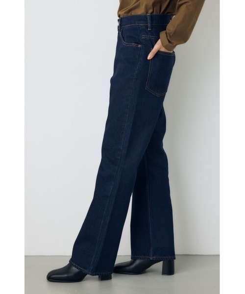 AZUL by moussy(アズールバイマウジー)の「【VERY10月号掲載】【セットアップ対応】AZUL DENIM セミフレアデニム ジーンズ 秋服 ロングパンツ スタイルアップ【身長/骨格別着用画像あり】(デニムパンツ・レディース・ブルー/ワンウォッシュ/ブラウン・27inch/23inch/26inch/25inch/24inch)」の19枚目の写真