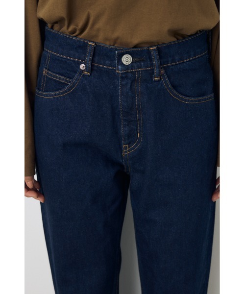AZUL by moussy(アズールバイマウジー)の「【VERY10月号掲載】【セットアップ対応】AZUL DENIM セミフレアデニム ジーンズ 秋服 ロングパンツ スタイルアップ【身長/骨格別着用画像あり】(デニムパンツ・レディース・ブルー/ワンウォッシュ/ブラウン・27inch/23inch/26inch/25inch/24inch)」の21枚目の写真