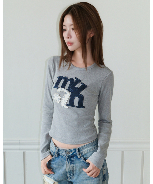 muahmuah（ムーアムーア）の「Aフラワーアップリケパッチ 長袖Tシャツ [グレー]（Tシャツ/カットソー・レディース・その他・FREE）」の2枚目の写真