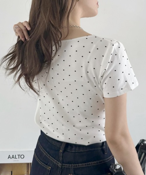 TREOVER（トレオーバー）の「上品なドレープが目を惹くドット柄トップス（Tシャツ/カットソー・レディース・オフホワイト/ブラック/杢グレー・FREE）」の6枚目の写真