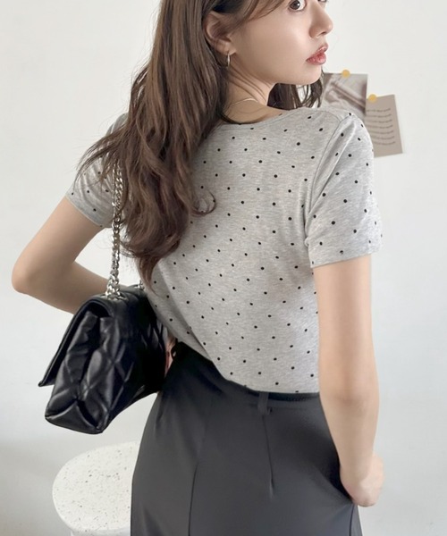 TREOVER（トレオーバー）の「上品なドレープが目を惹くドット柄トップス（Tシャツ/カットソー・レディース・オフホワイト/ブラック/杢グレー・FREE）」の14枚目の写真