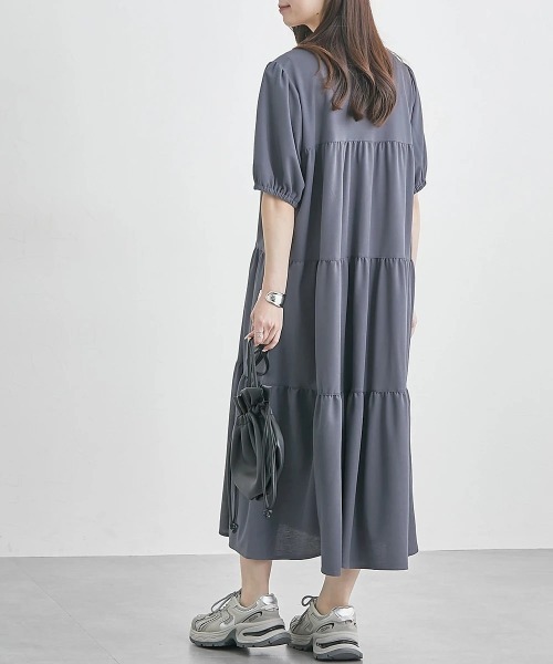 SMILE LAND（スマイルランド）の「＜大きいサイズ＞ 美ラクRUタッチティアードワンピース（接触冷感・UVカット）（ワンピース・レディース・グレイッシュブルー・L/LL/3L/4L/5L）」の8枚目の写真