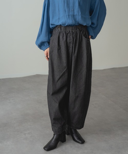 refinedworks(リファインドワークス)の「【refinedworks】体型カバー & こなれ感 デニム コクーン イージー パンツ(その他パンツ・レディース・ブラック/キナリ/インディゴブルー・FREE)」の2枚目の写真