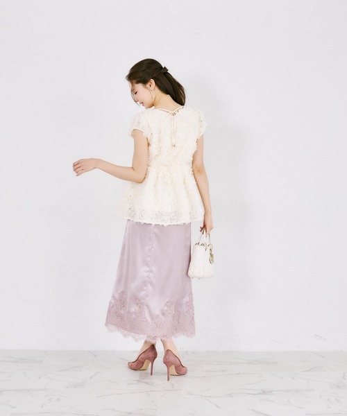 tocco closet(トッコ クローゼット)の「後ろリボン付き立体フラワーペプラムチュニック(シャツ/ブラウス・レディース・アイボリー/ブラック・M)」の5枚目の写真
