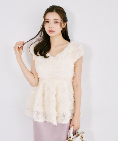 tocco closet(トッコ クローゼット)の「後ろリボン付き立体フラワーペプラムチュニック(シャツ/ブラウス・レディース・アイボリー/ブラック・M)」の6枚目の写真
