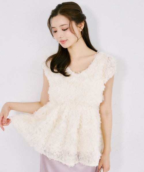 tocco closet(トッコ クローゼット)の「後ろリボン付き立体フラワーペプラムチュニック(シャツ/ブラウス・レディース・アイボリー/ブラック・M)」の7枚目の写真