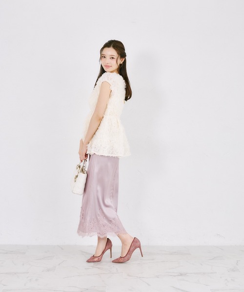 tocco closet(トッコ クローゼット)の「後ろリボン付き立体フラワーペプラムチュニック(シャツ/ブラウス・レディース・アイボリー/ブラック・M)」の4枚目の写真