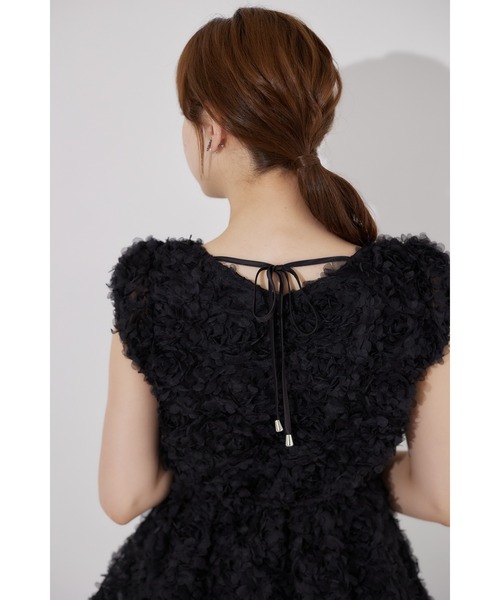 tocco closet(トッコ クローゼット)の「後ろリボン付き立体フラワーペプラムチュニック(シャツ/ブラウス・レディース・アイボリー/ブラック・M)」の16枚目の写真