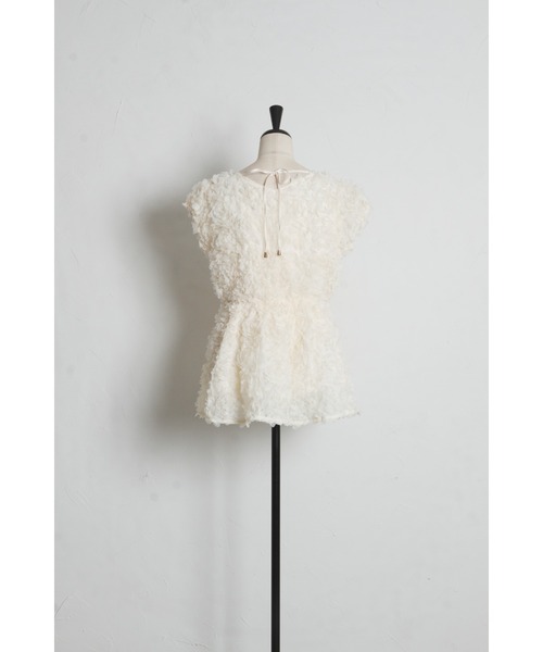 tocco closet(トッコ クローゼット)の「後ろリボン付き立体フラワーペプラムチュニック(シャツ/ブラウス・レディース・アイボリー/ブラック・M)」の8枚目の写真