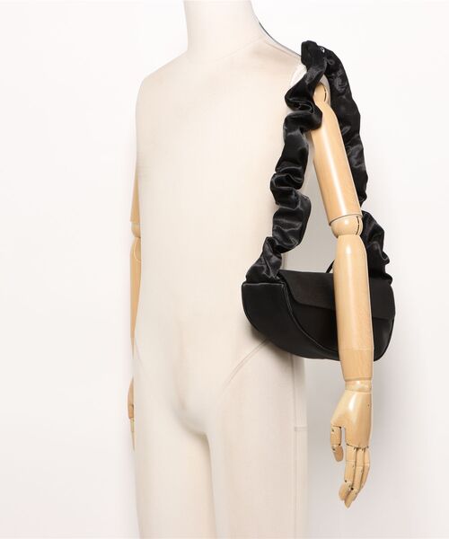 prendre la joie(プレンドレラジョア)の「【Prendre la joie】アシンメトリーサテンクラッチバッグ/ギャザー2WAYショルダー/パーティーバッグ(クラッチバッグ・レディース・イエローゴールド/ブラック/シルバー・FREE)」の7枚目の写真
