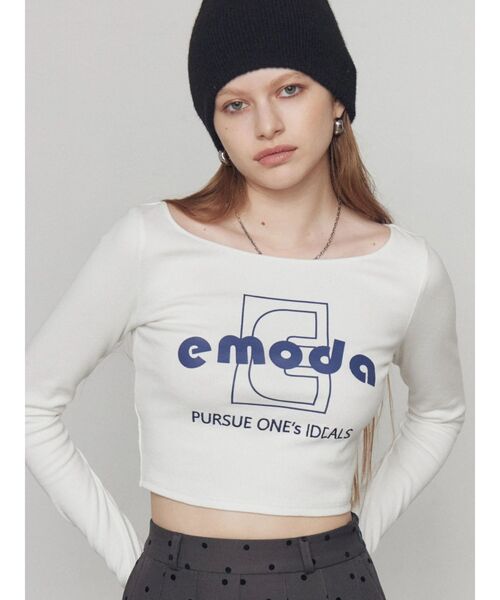 EMODA（エモダ）の「ロゴプリントクロップトップ（Tシャツ/カットソー・レディース・ブルー/ホワイト/ブラック/グレー・FREE）」の2枚目の写真