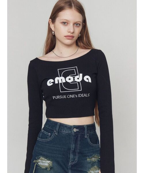 EMODA（エモダ）の「ロゴプリントクロップトップ（Tシャツ/カットソー・レディース・ブルー/ホワイト/ブラック/グレー・FREE）」の3枚目の写真