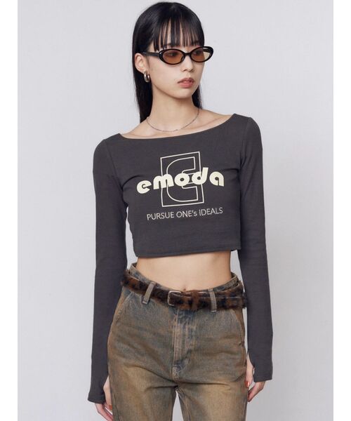 EMODA（エモダ）の「ロゴプリントクロップトップ（Tシャツ/カットソー・レディース・ブルー/ホワイト/ブラック/グレー・FREE）」の15枚目の写真