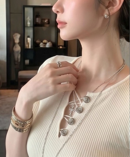 Girly Doll(ガーリードール)の「キーネックボタン付き半袖リブカットソー(Tシャツ/カットソー・レディース・ベージュ/ブラック・M/L)」の4枚目の写真