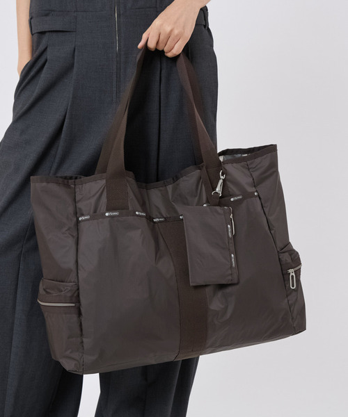 LeSportsac(レスポートサック)の「【Essential Collection×Naoko Okusa】URBAN TOTE2 ダークチョコレートC(トートバッグ・レディース・ブラウン・FREE)」の2枚目の写真