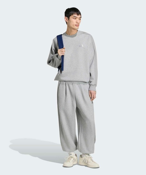adidas(アディダス)の「エッセンシャルズ プラス ルーズフィット スリーストライプス コンテンポラリー スペーサーニット スウェットシャツ / トレーナー / アディダス adidas(スウェット・メンズ・グレー・XX-LARGE/3XL/X-LARGE/SMALL/LARGE/MEDIUM)」の5枚目の写真