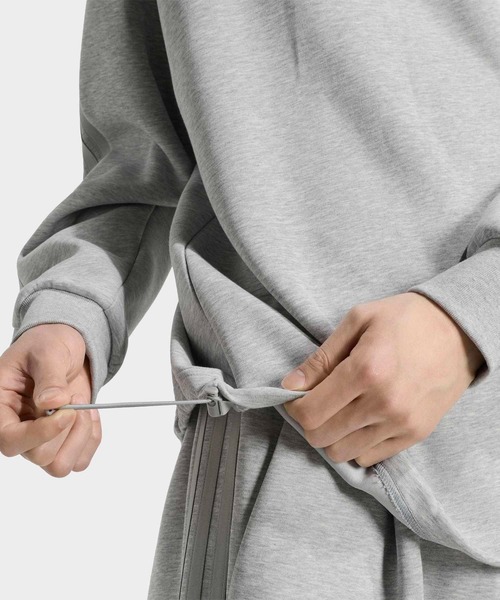 adidas(アディダス)の「エッセンシャルズ プラス ルーズフィット スリーストライプス コンテンポラリー スペーサーニット スウェットシャツ / トレーナー / アディダス adidas(スウェット・メンズ・グレー・XX-LARGE/3XL/X-LARGE/SMALL/LARGE/MEDIUM)」の4枚目の写真
