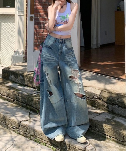 &soiree(アンドソワレ)の「アシンメトリーダメージデザインワイドデニムパンツ(デニムパンツ・レディース・ブルー・SMALL/X-SMALL/X-LARGE/LARGE/MEDIUM)」の2枚目の写真
