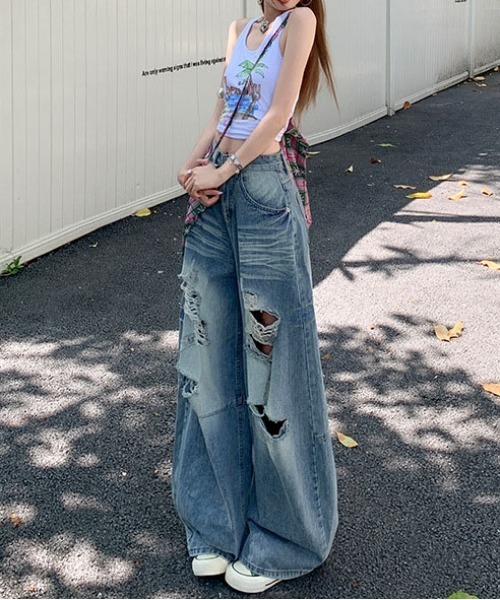 &soiree(アンドソワレ)の「アシンメトリーダメージデザインワイドデニムパンツ(デニムパンツ・レディース・ブルー・SMALL/X-SMALL/X-LARGE/LARGE/MEDIUM)」の3枚目の写真
