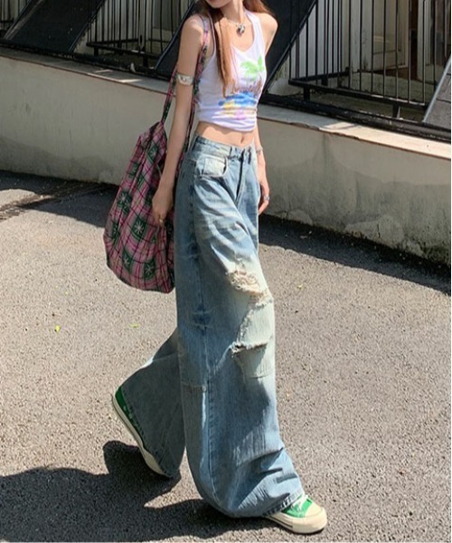 &soiree(アンドソワレ)の「アシンメトリーダメージデザインワイドデニムパンツ(デニムパンツ・レディース・ブルー・SMALL/X-SMALL/X-LARGE/LARGE/MEDIUM)」の4枚目の写真