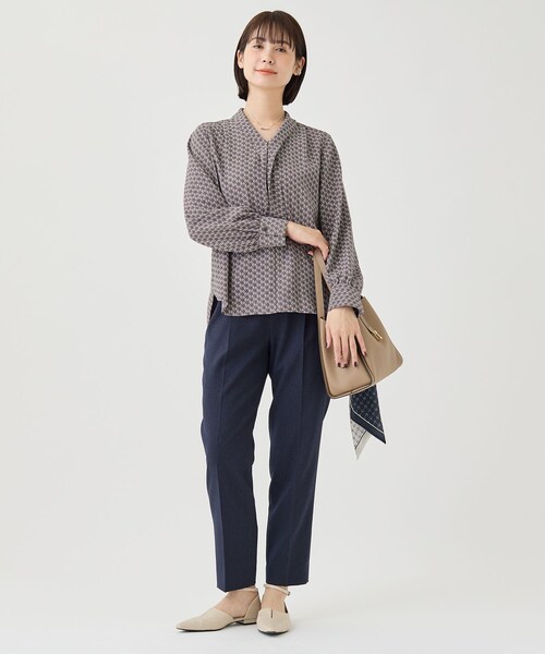 INDIVI(インディヴィ)の「【UVケア/通勤】幾何学柄ボウタイ風ブラウス(シャツ/ブラウス・レディース・ブルー系その他2/ホワイト系1/グレー系・13/05/40/15 /36/38)」の10枚目の写真