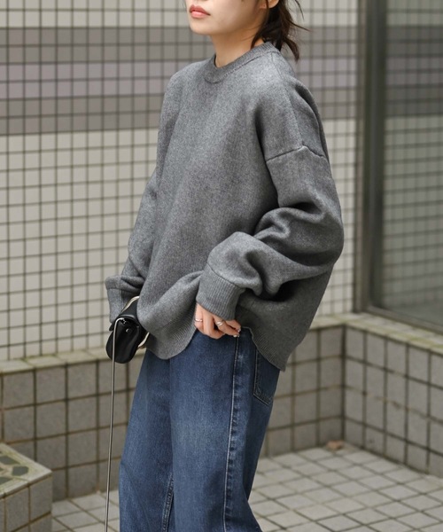&HALF(アンドハーフ)の「袖配色クルーネックニット(洗えるニット)(ニット/セーター・レディース・グレー/ブルー/ブラック・FREE)」の9枚目の写真